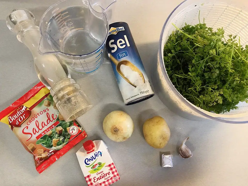Chervil soup with croutons ingredients