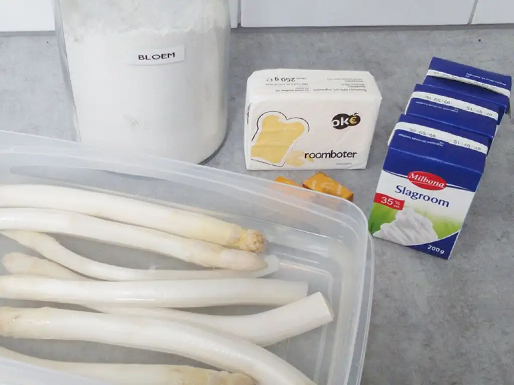 Asparagus soup ingredients