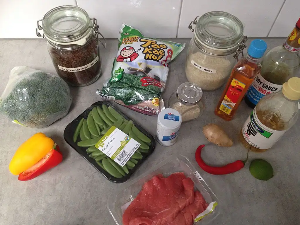 Sushi bowl with beef teriyaki ingredients