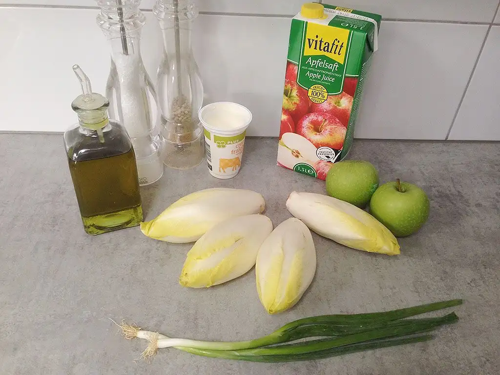 Crunchy chicory salad ingredients