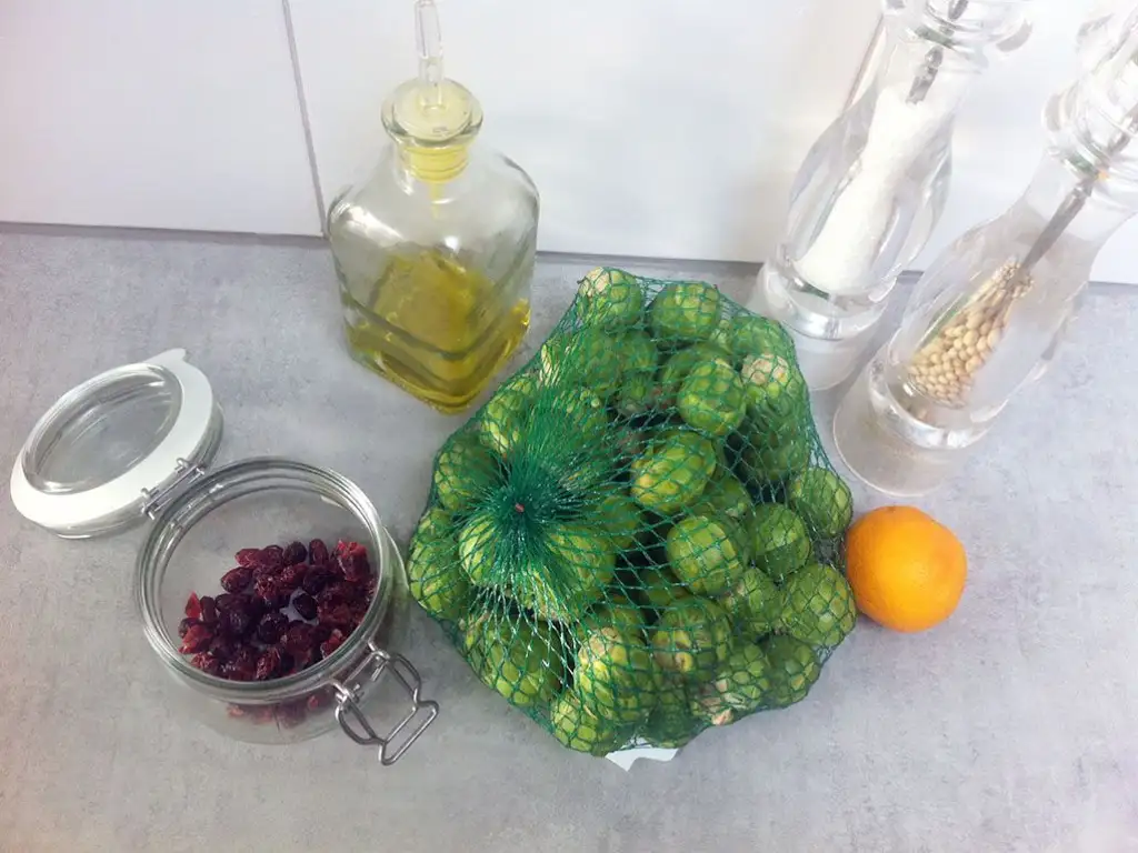 Oven-roasted Brussels sprouts with cranberries ingredients