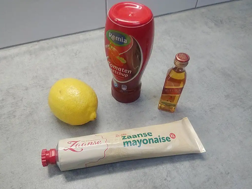 Prawn cocktail sauce with whisky ingredients