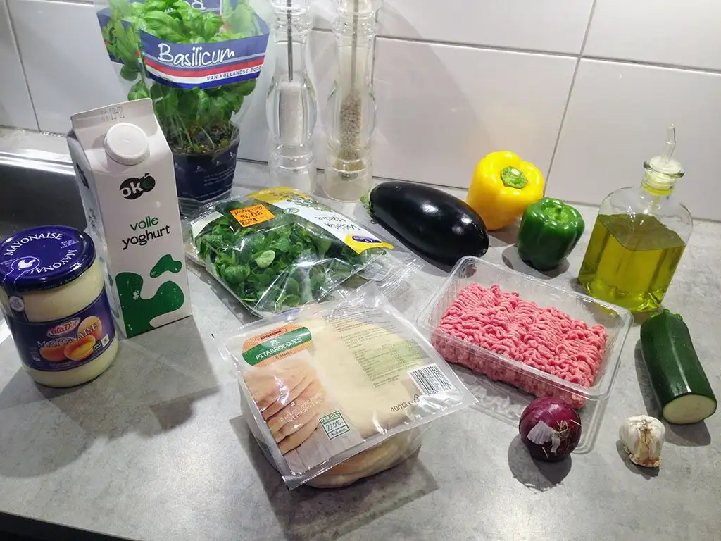 Pita bread with minced meat and eggplant ingredients