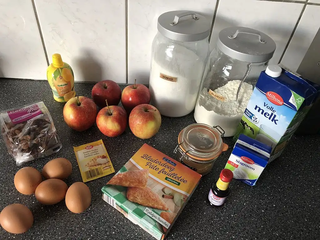 Apple strudel with vanilla sauce ingredients