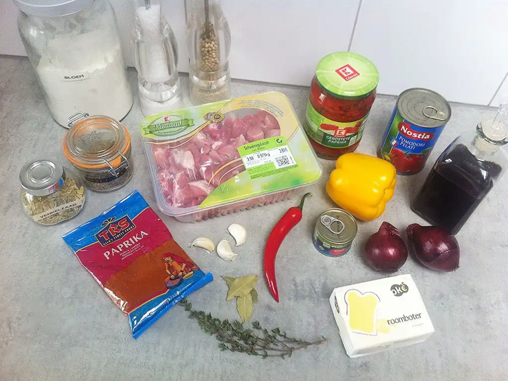 Slow cooker pork goulash ingredients