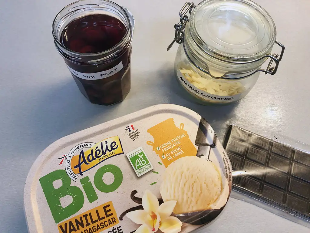 Warm cherries with vanilla ice cream ingredients
