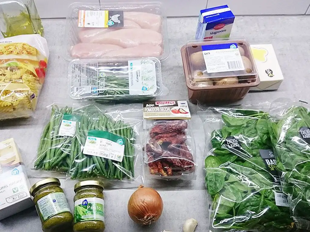 Creamy chicken pesto pasta ingredients