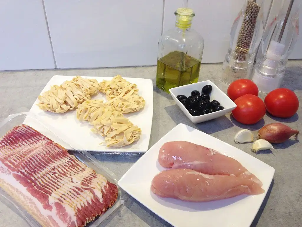 Chicken wrapped in bacon ingredients