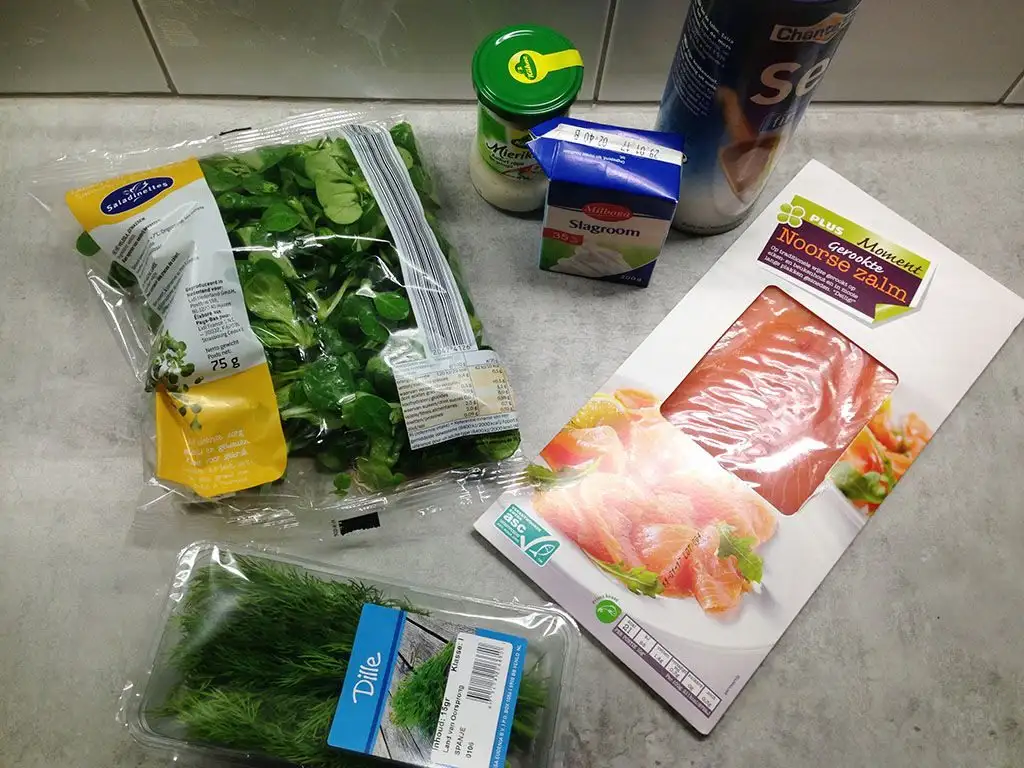 Smoked salmon rolls ingredients