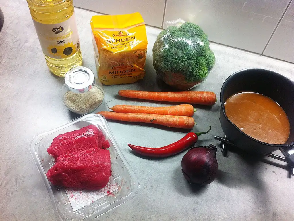 Beef stir fry with broccoli and hoisin sauce ingredients