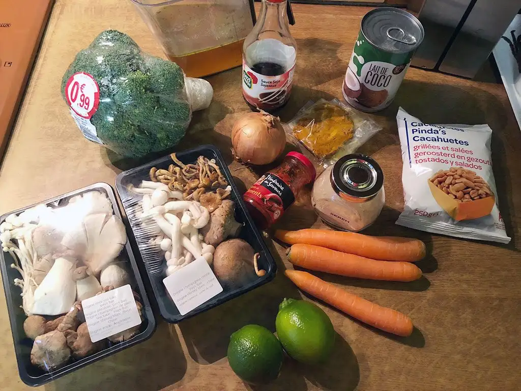 Mushroom curry with rice ingredients