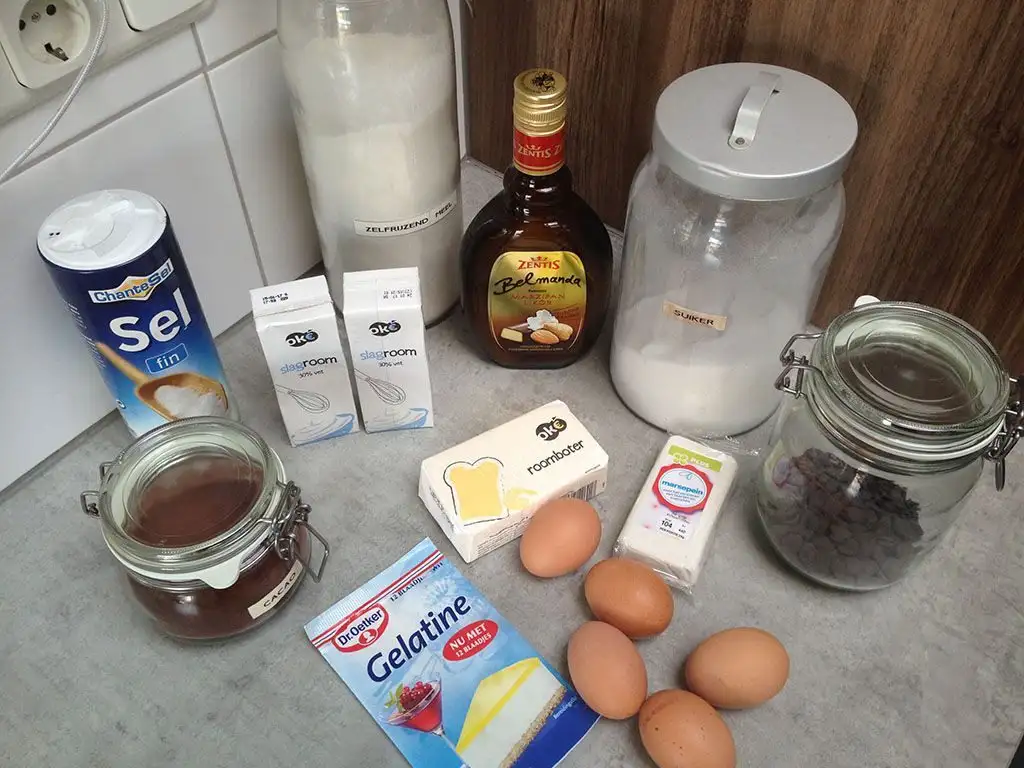 Chocolate pie with marzipan mousse ingredients