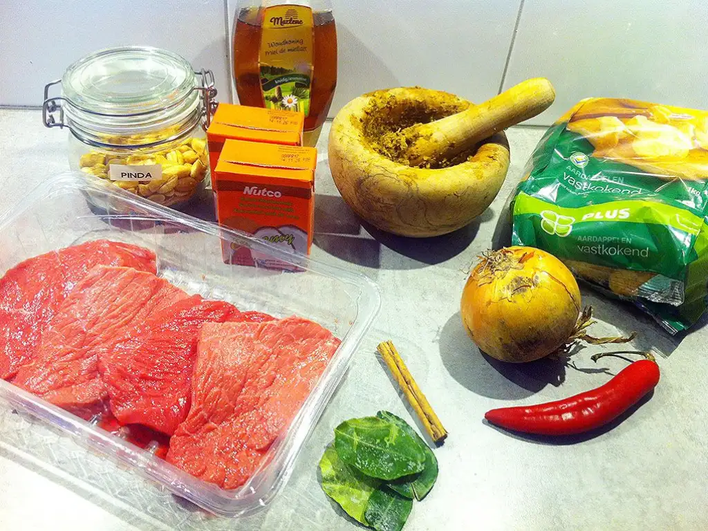 Massaman curry ingredients