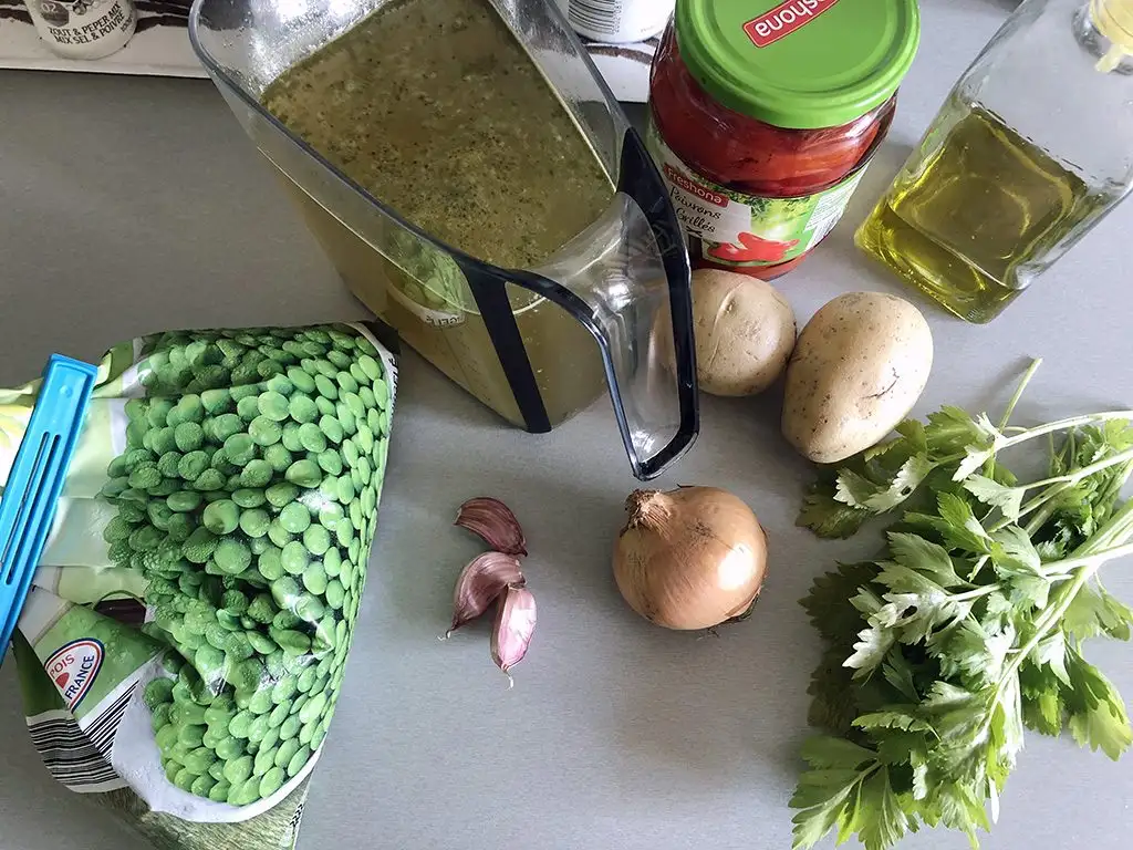 Pea soup with roasted red pepper ingredients