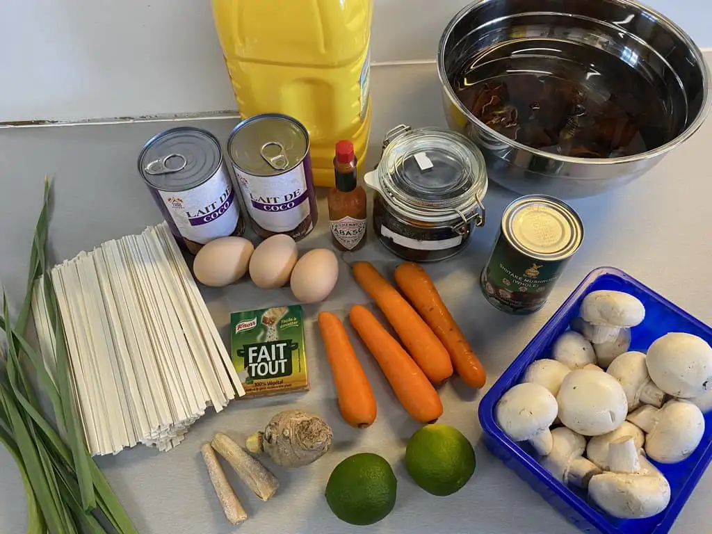 Coconut soup with 3 varieties of mushroom ingredients