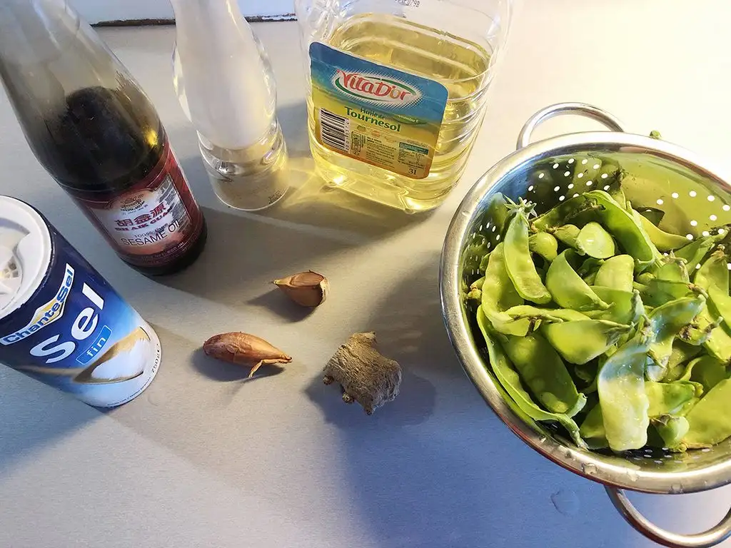 Stir-fried snow peas with garlic and ginger ingredients