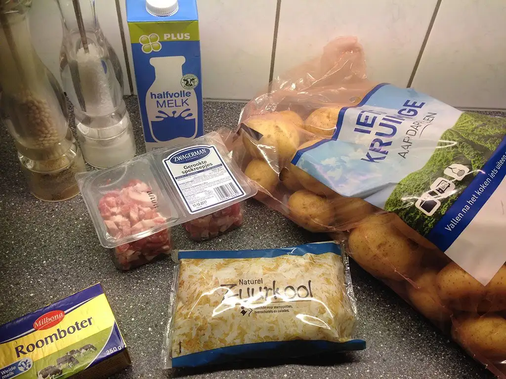Zuurkoolstamppot - Dutch sauerkraut potato mash ingredients