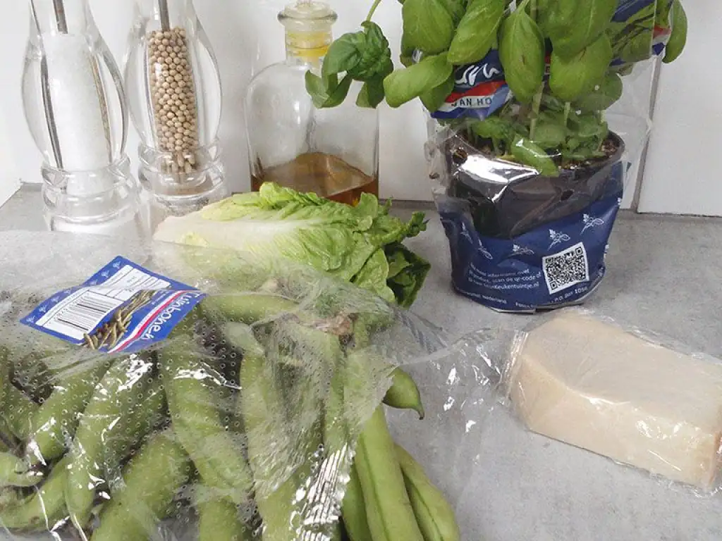 Broad beans salad ingredients