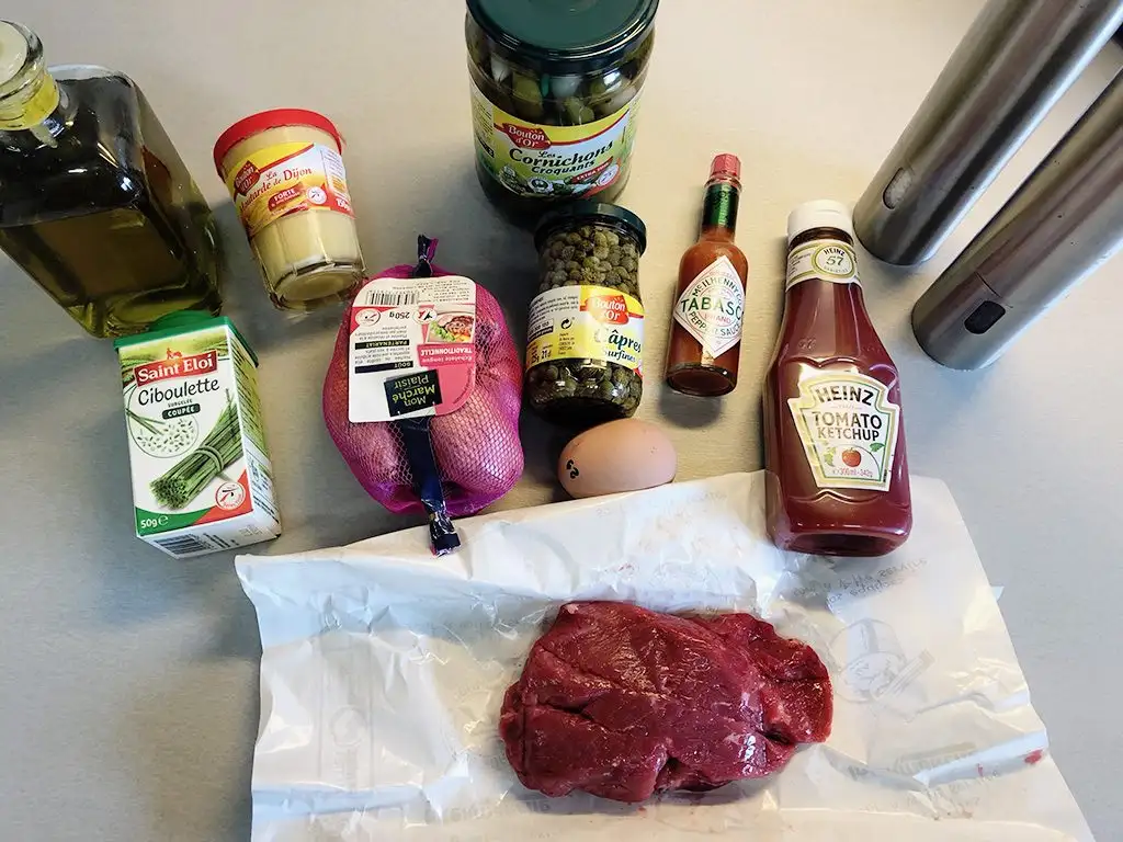 Steak tartare ingredients