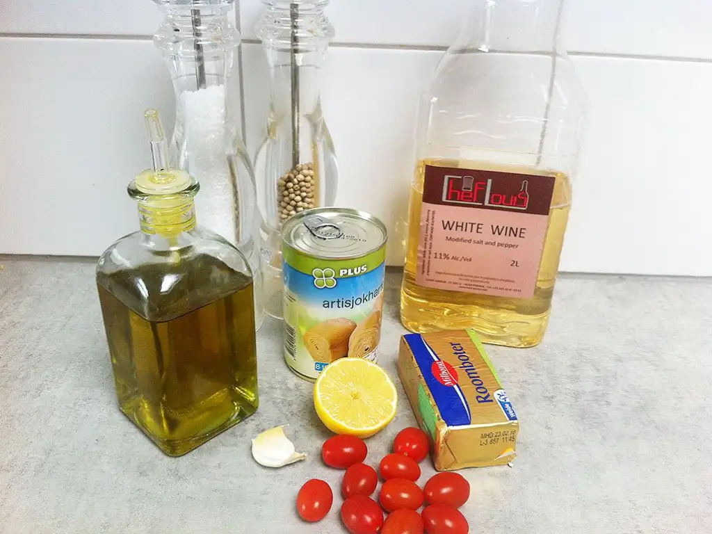 Artichoke hearts and tomato ingredients