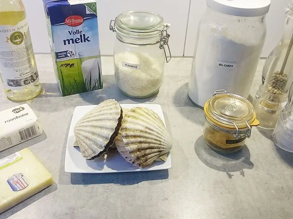 Fresh scallops in bechamel sauce ingredients