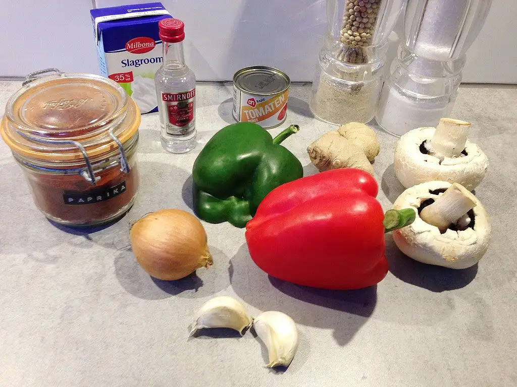 Stroganoff sauce ingredients