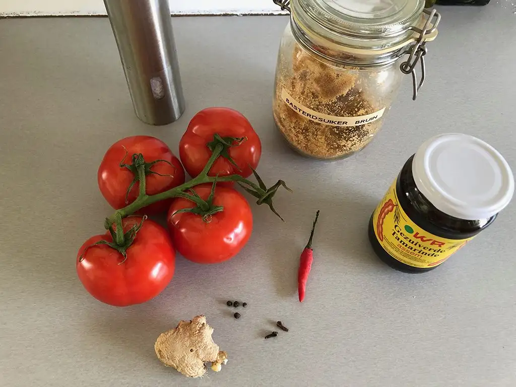 Tomato-tamarind chutney ingredients