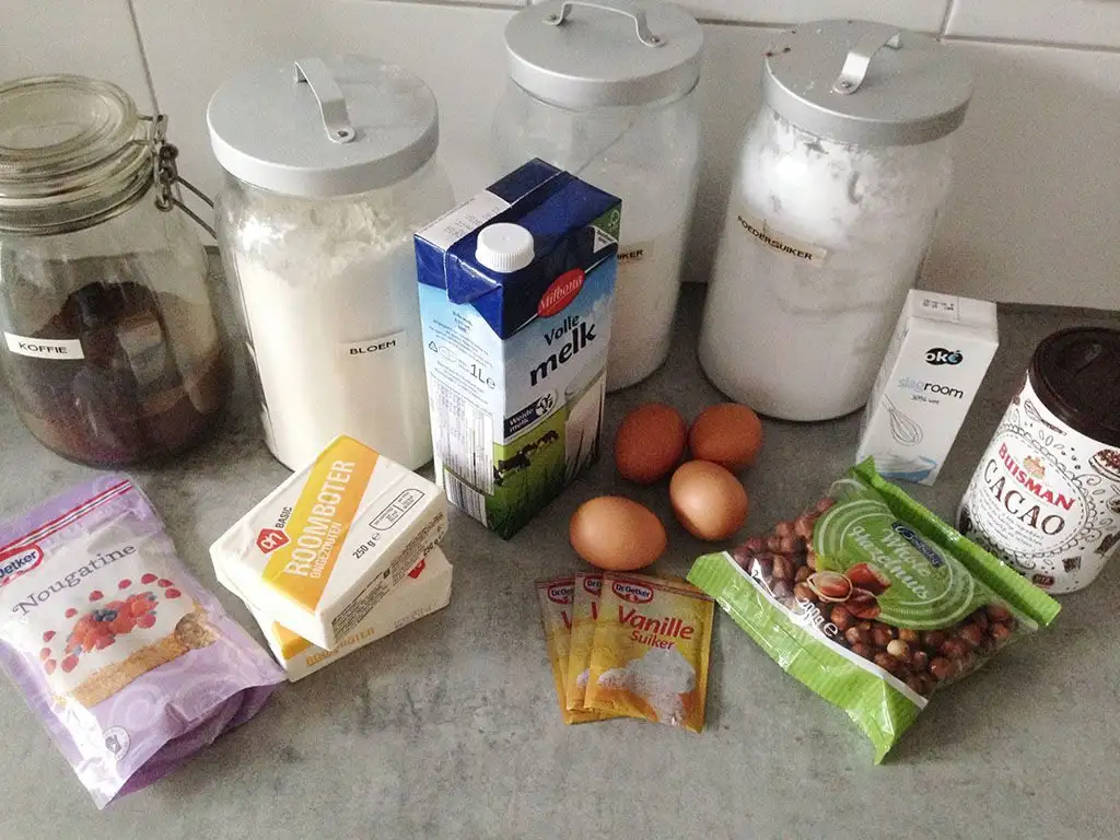 Mocha and hazelnut meringue pie ingredients