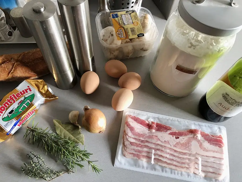 Oeufs en meurette - poached eggs in red wine sauce ingredients