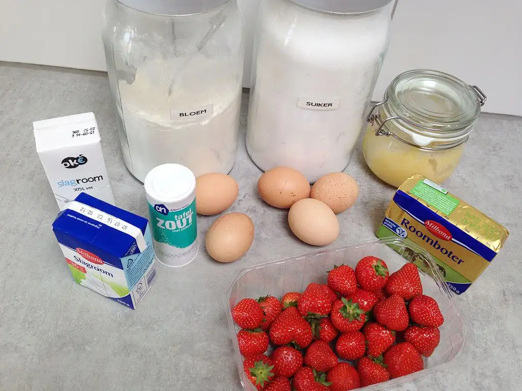 Lemon curd strawberry cake ingredients