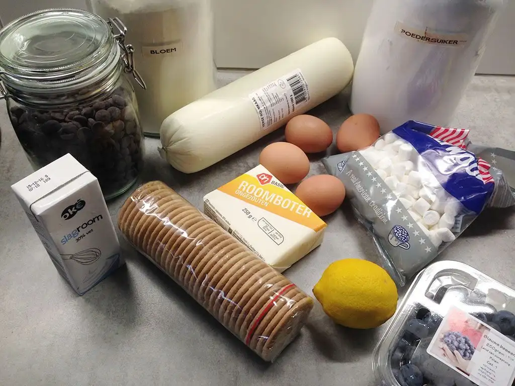 Marshmallow and chocolate cheesecake ingredients