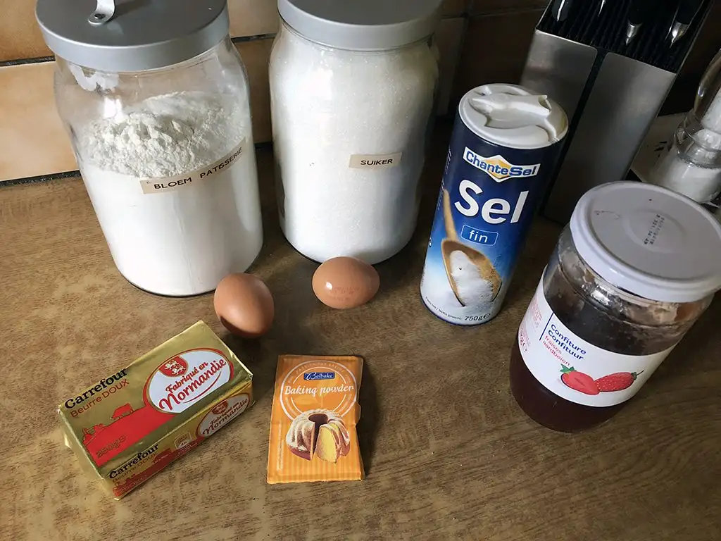 Sbriciolata - Italian crumble cake ingredients