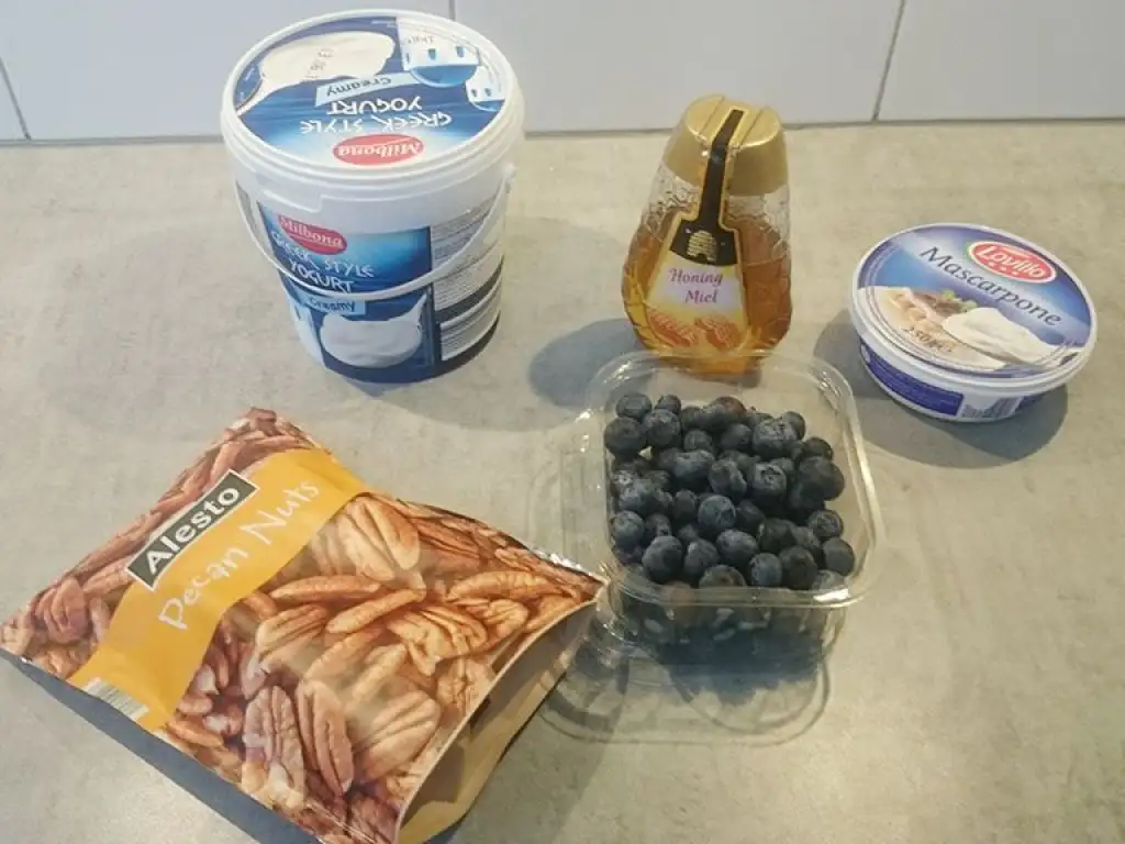 Greek yoghurt mascarpone with blueberries and honey ingredients