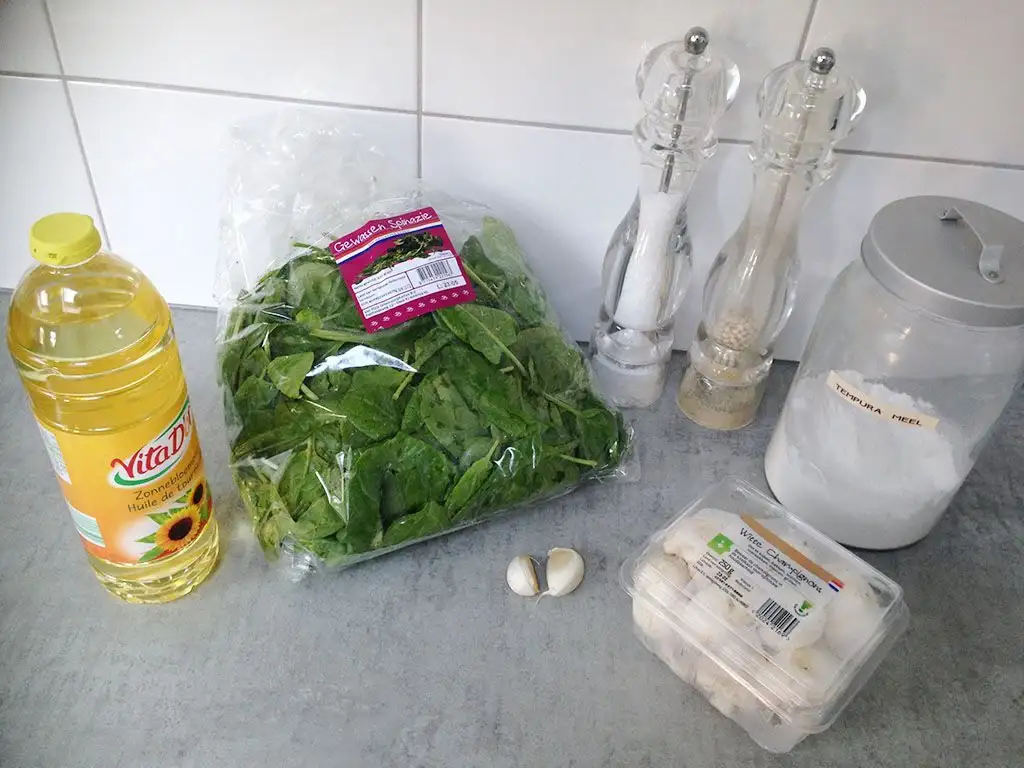 Mushrooms and spinach tempura ingredients