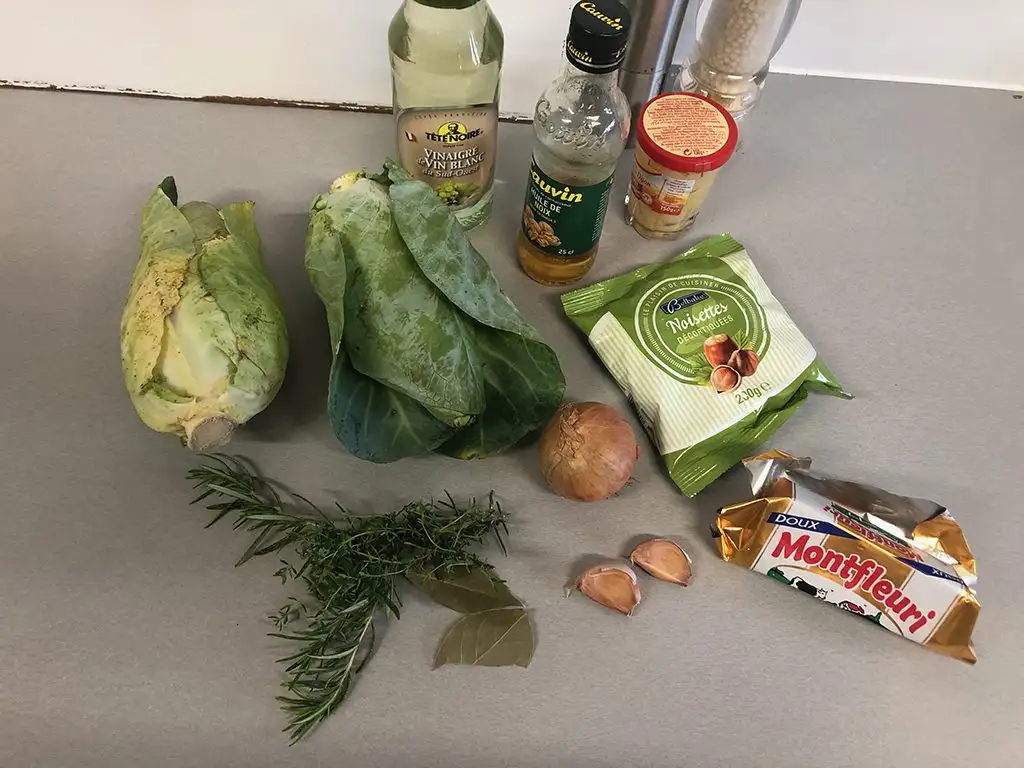 Braised cabbage with hazelnuts ingredients