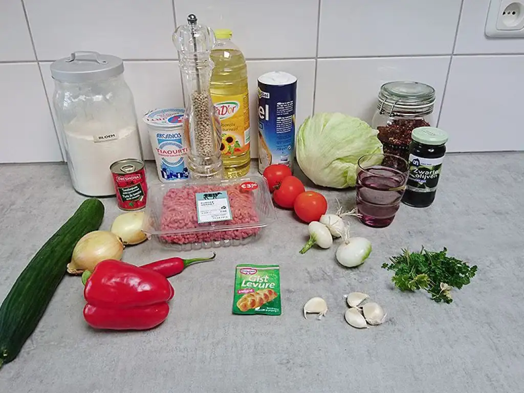 Turkish pizza a.k.a. Lahmacun ingredients