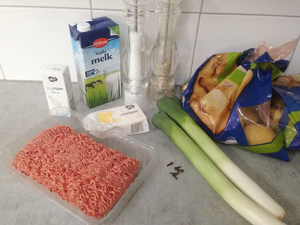 Braised leeks with minced beef ingredients