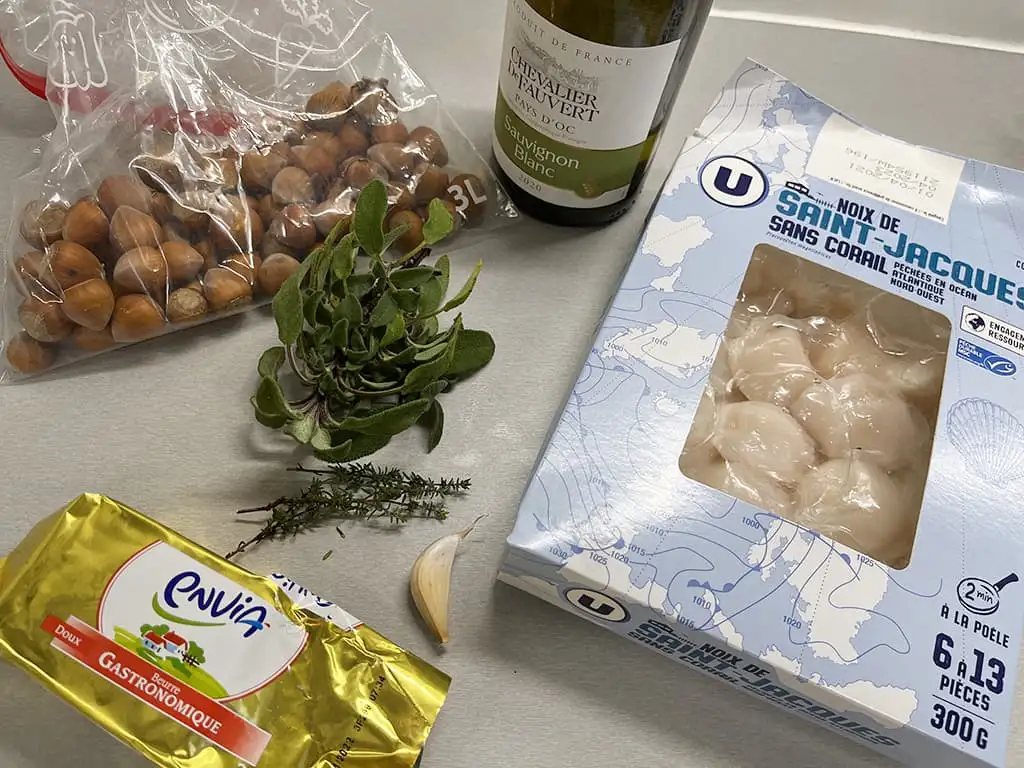 Scallops with hazelnuts and sage ingredients