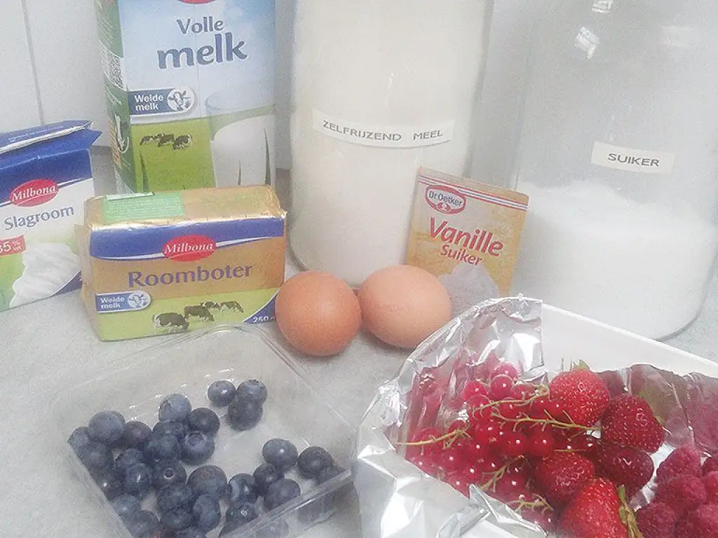 Waffles with red fruits ingredients