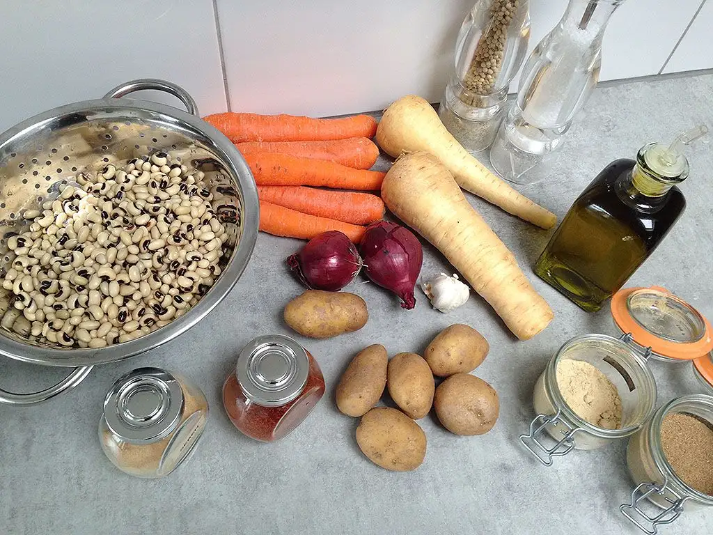 Vegetarian black-eyed pea stew ingredients