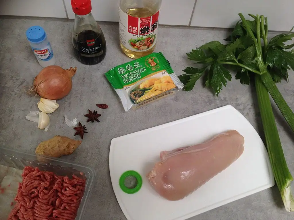 Wonton in spiced chicken broth ingredients