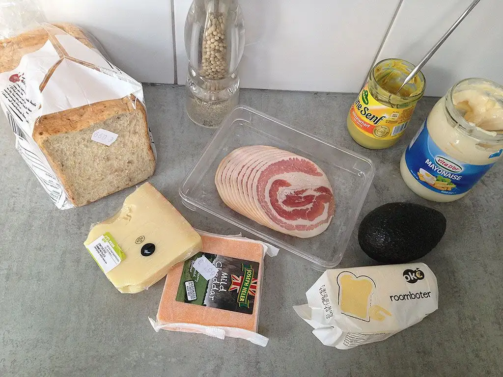 Grilled avocado sandwich ingredients