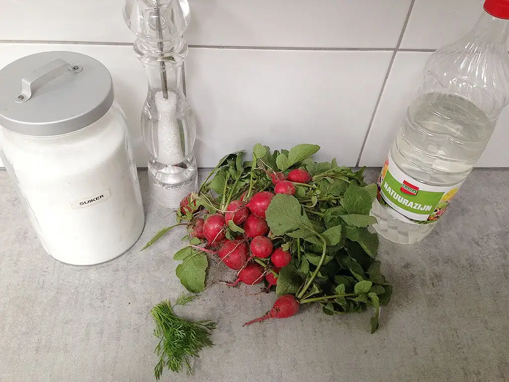 Pickled radishes ingredients