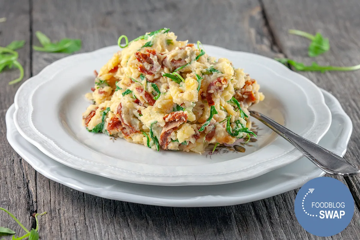 Arugula and sun-dried tomato mash a.k.a. Dutch rucola stamppot