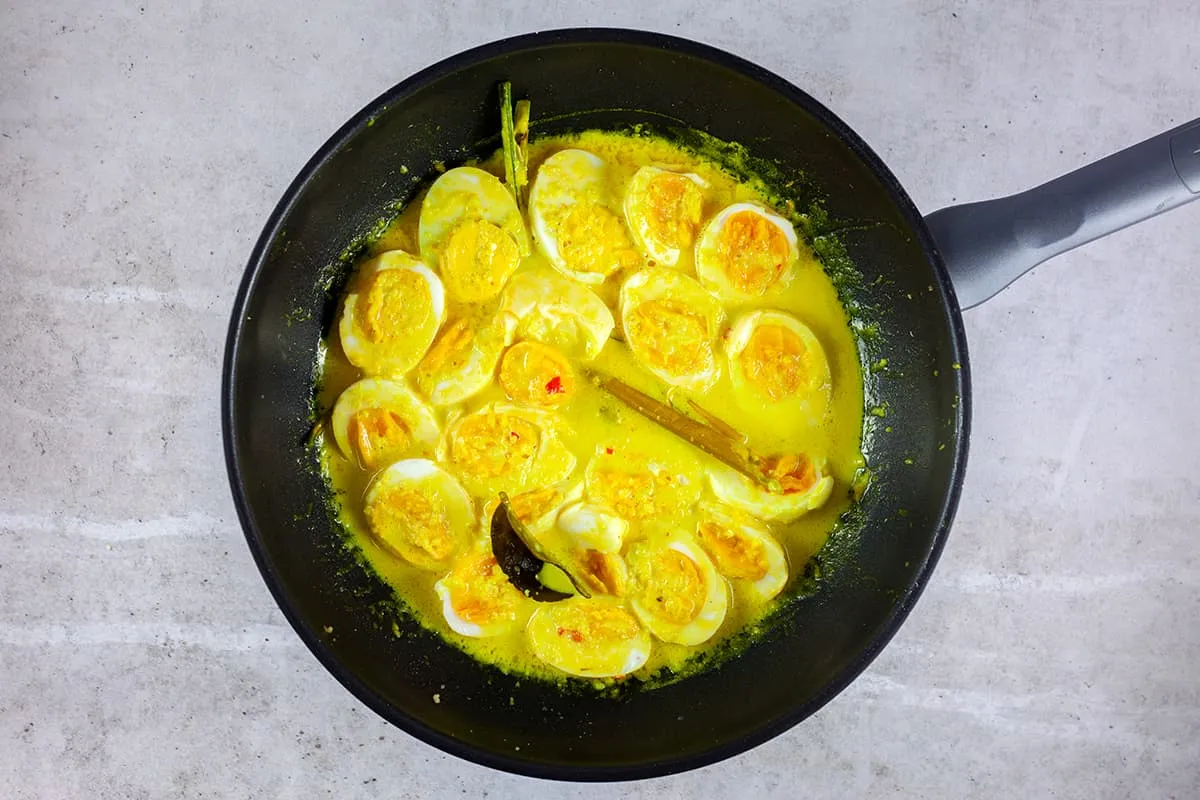 Telor Kuning - Indonesian curried eggs in coconut sauce
