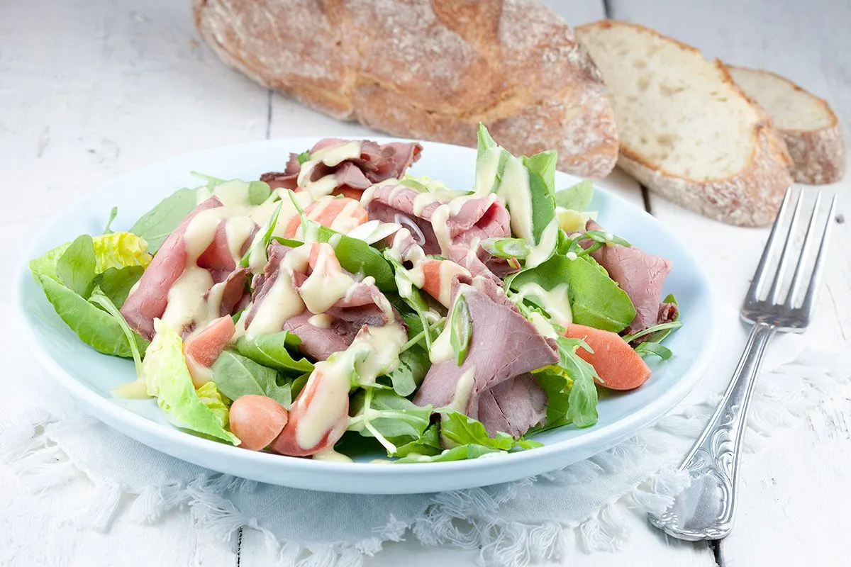 Roast beef salad with mustard dressing