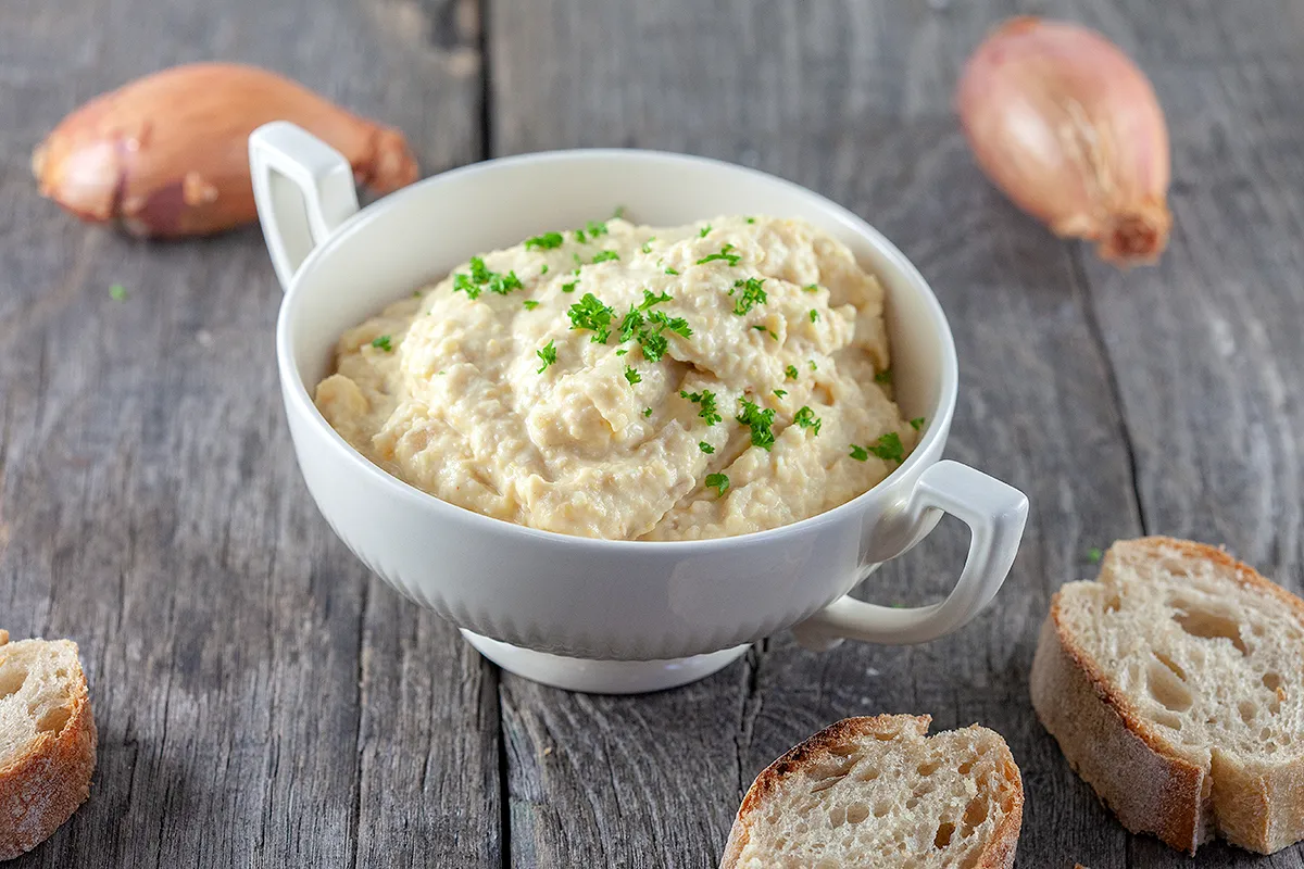 Caramelised onion hummus