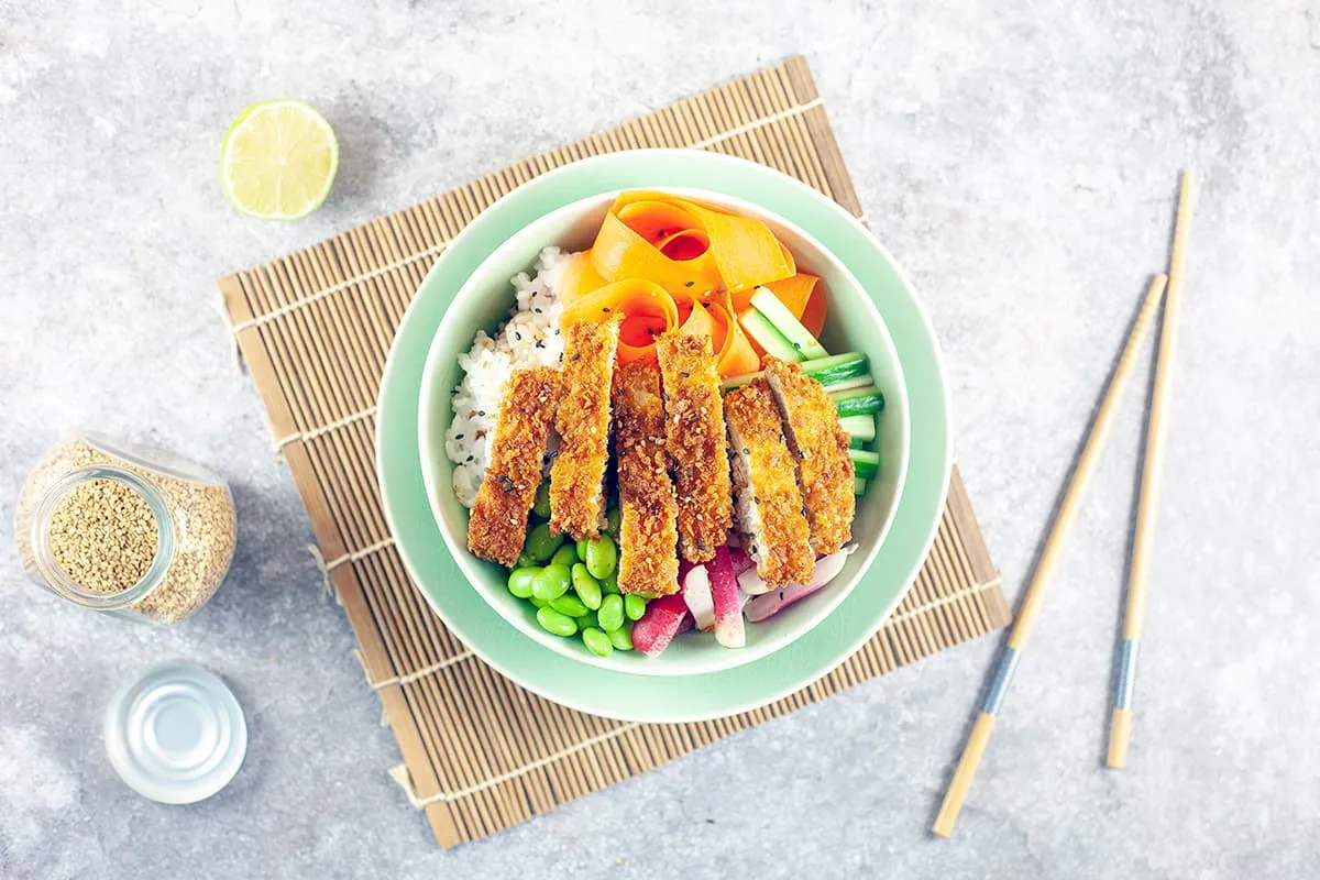 Crispy chicken poké bowl