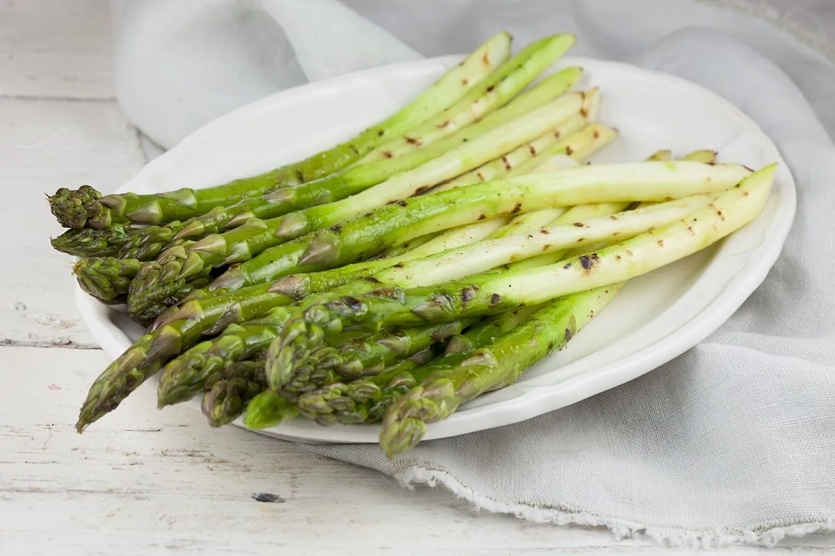 Grilled green asparagus