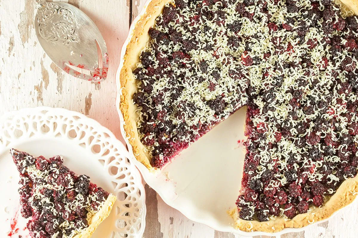 Wild blackberry pie